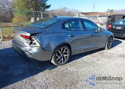 2020 Volvo S60 T5 Momentum из США, поврежденный, VIN 7JR102FK8LG031857